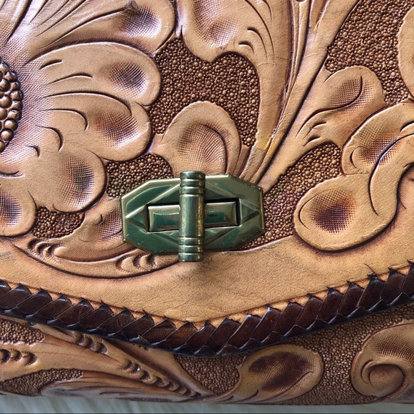 Beautiful tooled leather handbag purse turn lock - Picture 6 of 8